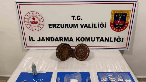 Erzurum'da Altın İşlemeli Tevrat Ele Geçirildi