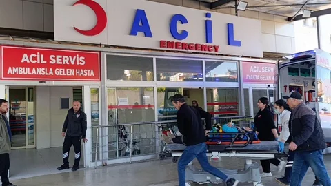 Adana'da Tarım İşçilerini Taşıyan Minibüs Devrildi