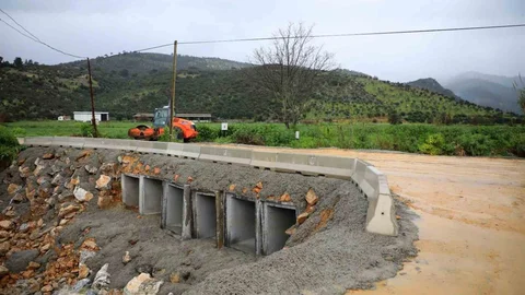 Milas'ta Çöken Köprü 26 Saatte Açıldı