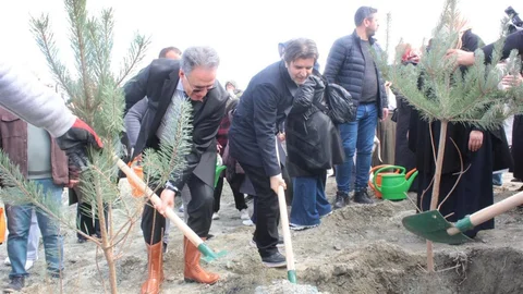 Kadınlarla El Ele Fidanlar Toprakla Buluştu