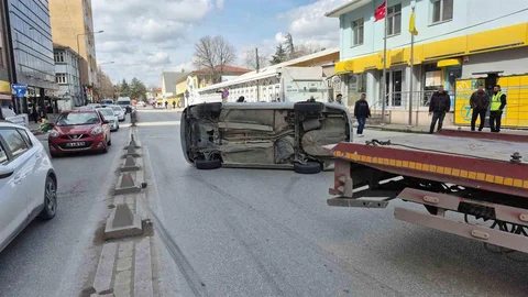 Eskişehir'de Yan Yatan Araç Kazası