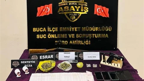 İzmir'de Uyuşturucu Operasyonu Yapıldı