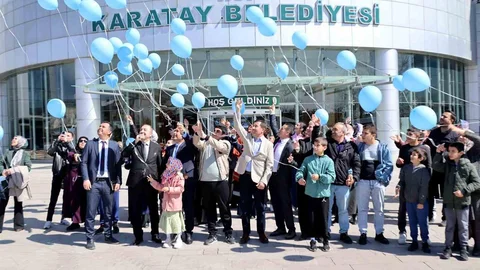 Karatay'da Mavi Balonlar Gökyüzüne Bırakıldı