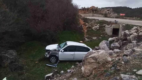 Kontrolden Çıkan Otomobil Şarampole Uçtu