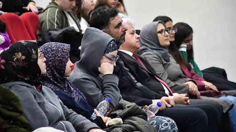 Gençlerin Tarih Konferansı Yoğun İlgi Gördü