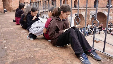 Alanya'da 800 Öğrenciyle Kitap Okuma Etkinliği