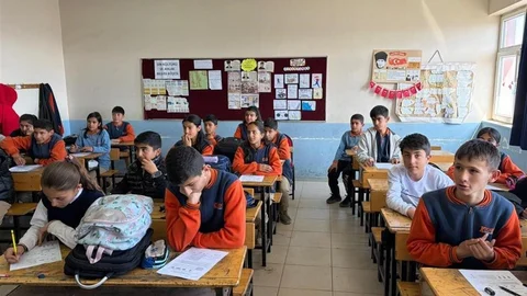 Kaymakam Kahraman, Kars'ta Okul Ziyaretlerine Devam Ediyor