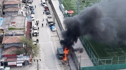 Samsun'da Park Halindeki Minibüs Yandı