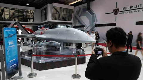 İtalya, Bayraktar TB3 SİHA'ları Uçak Gemisine Entegre Edecek