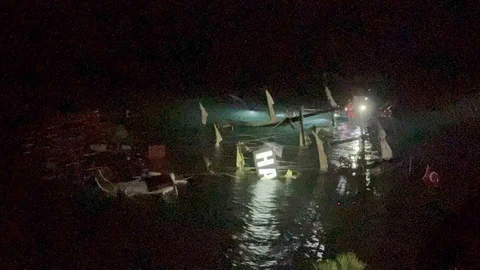 Fethiye'de Batan Teknedeki 6 Kişi Kurtarıldı