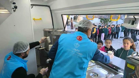 Osmaniye'de Öğrencilere Çorba İkramı