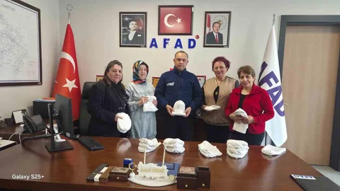 Kütahya'da Kadınların Bereleri AFAD'a Teslim Edildi