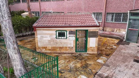 Sivas'ta İlginç Türbe Ziyaret Ediliyor