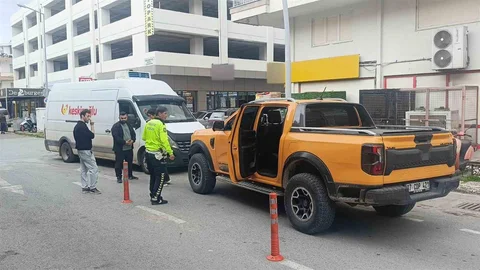 Antalya'da Kamyonet Kazası