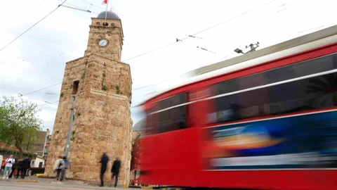 Antalya'da Tarihi Saat Kulesi Sorunlu