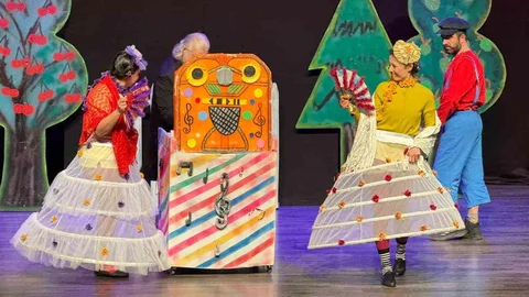 Aydın'da Çocuklar Tiyatroyla Eğlendi