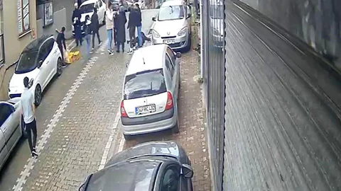 İstanbul'da Sokakta Kadın Darp Edildi