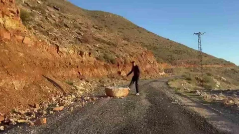 Batman'da Kayaları Temizleyen Öğretmen