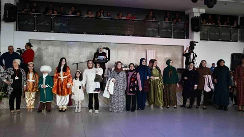 Akşehir'de Giyim Defilesi Düzenlendi