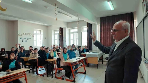 Emekliye Ayrılan Müdüre Veda Programı