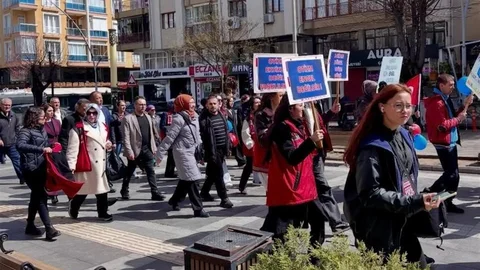 Burdur'da Otizm Farkındalık Yürüyüşü