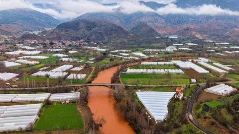 Eskişehir'de Sakarya Nehri'nin Rengi Değişti