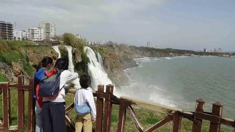 Antalya'da Yağmur Sonrası Renk Değişikliği