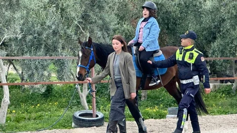 Mersin'de Otizmli Çocuklar İçin Atla Terapi