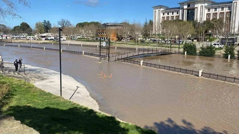 Çanakkale'de Kocabaş Çayı Taştı