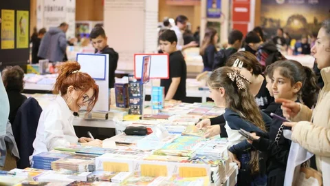 Kepez Kitap Fuarı Yoğun İlgi Görüyor