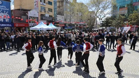 Van'ın Kurtuluş Coşkusu Edremit'te Yaşandı