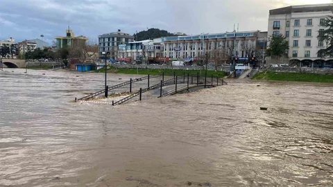 Çanakkale’de Kocabaş Çayı Taştı