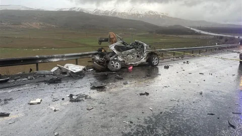 Malatya'da Tır ve Otomobil Çarpıştı