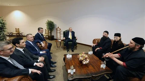 Cumhurbaşkanı Erdoğan "Ay Yola" Grubunu Ağırladı