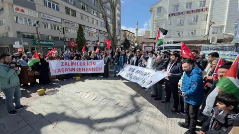 Kütahya’da Filistinli Esirlere Tepki Gösterildi
