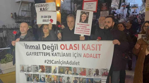 Beşiktaş'ta Yangın Faciasında Hayatını Kaybedenler Anıldı