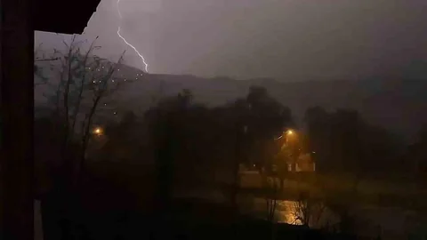 Bartın'da Şimşek ve Dolu Etkili Oldu