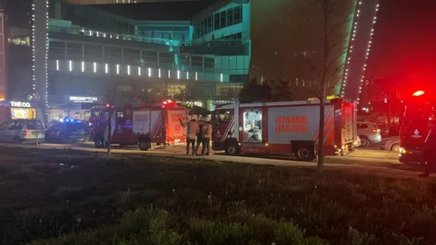 Kağıthane'de Alışveriş Merkezi Yangını