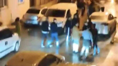 Bursa'da Sokak Ortasında Kavga