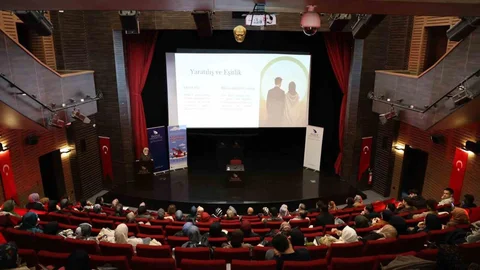 Düzce'de Kadın Konferansı Düzenlendi