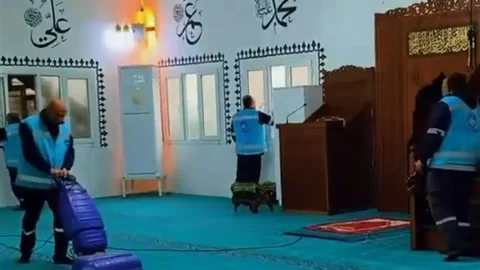 Antakya'da İbadethaneler Temizleniyor