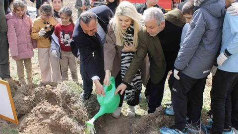 Altıntaş'ta Ağaç Dikim Etkinliği