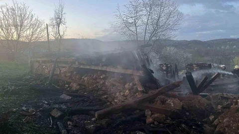 Bursa'da 2 Katlı Ev Yangını