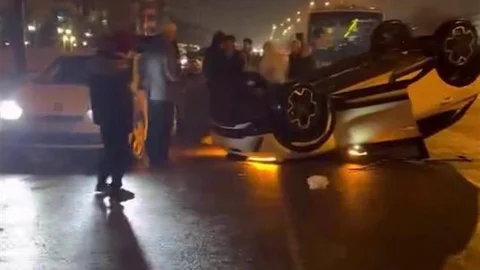 Diyarbakır'da Takla Atan Araçta Yaralı Var