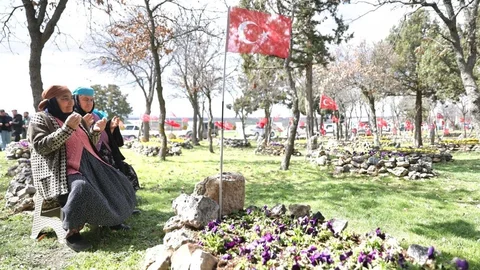 Denizli'de Kahramanlara Vefa Töreni