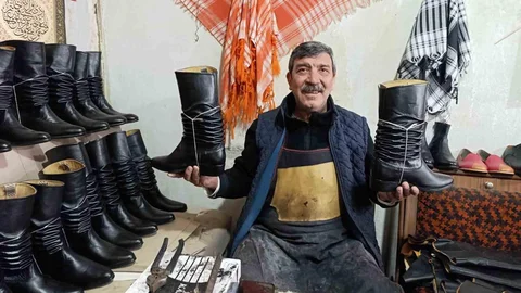Manisa’da Efe Çizmesi Üretimi