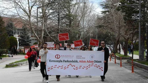 Eskişehir'de Kırmızı Yürüyüş Etkinliği