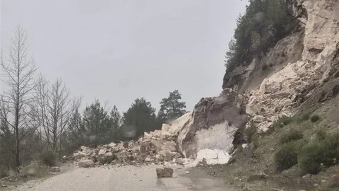 Acıpayam-Dalaman Yolu Heyelan Nedeniyle Kapandı