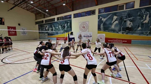 Manisa'da Voleybol Şampiyonu Değerli Zamanlar Spor Kulübü
