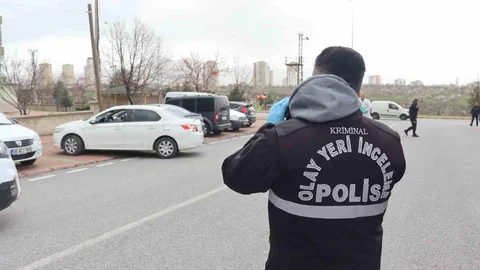 Kayseri'de Kavga Sonrası Araçlar Kurşunlandı